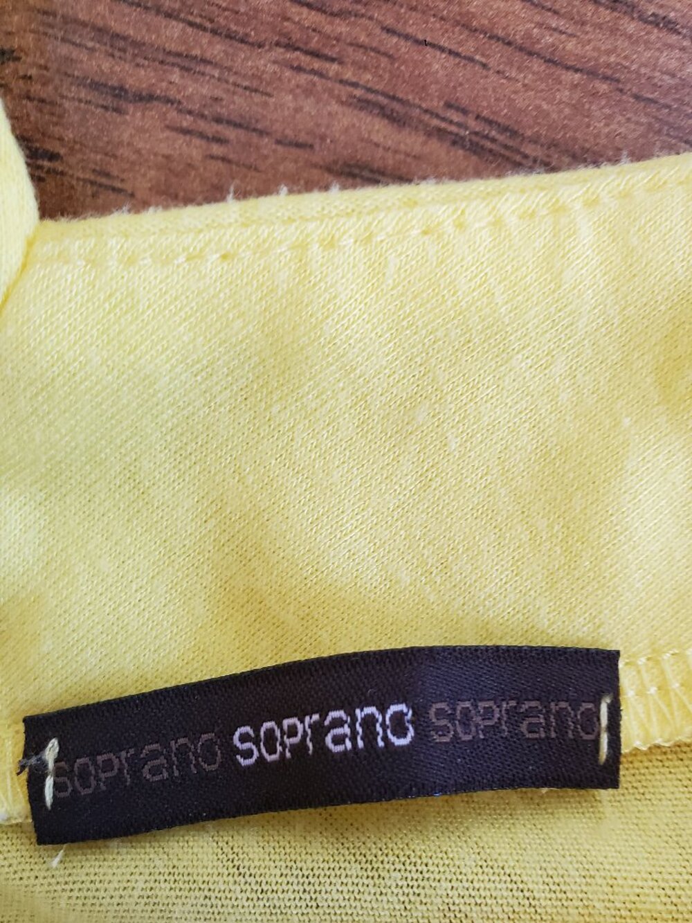 Soprano Blouse Size Small V-Neck Sleeveless Yellow - Picture 4 of 7